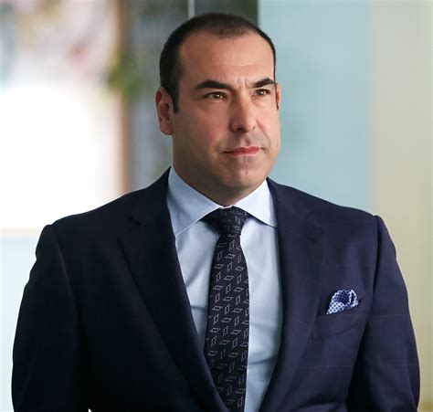 louis litt pregnant suits.